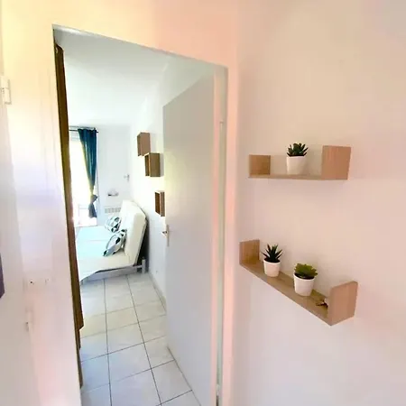 Appartement Studio Charmant A Sur Mer 25m² Piscine Partagee Sanary-sur-Mer